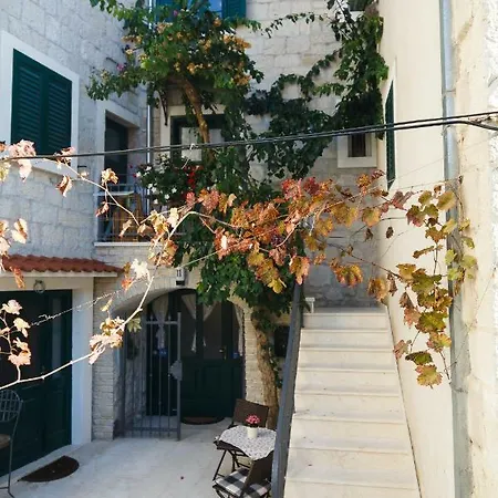 Cambi Apartment Split
